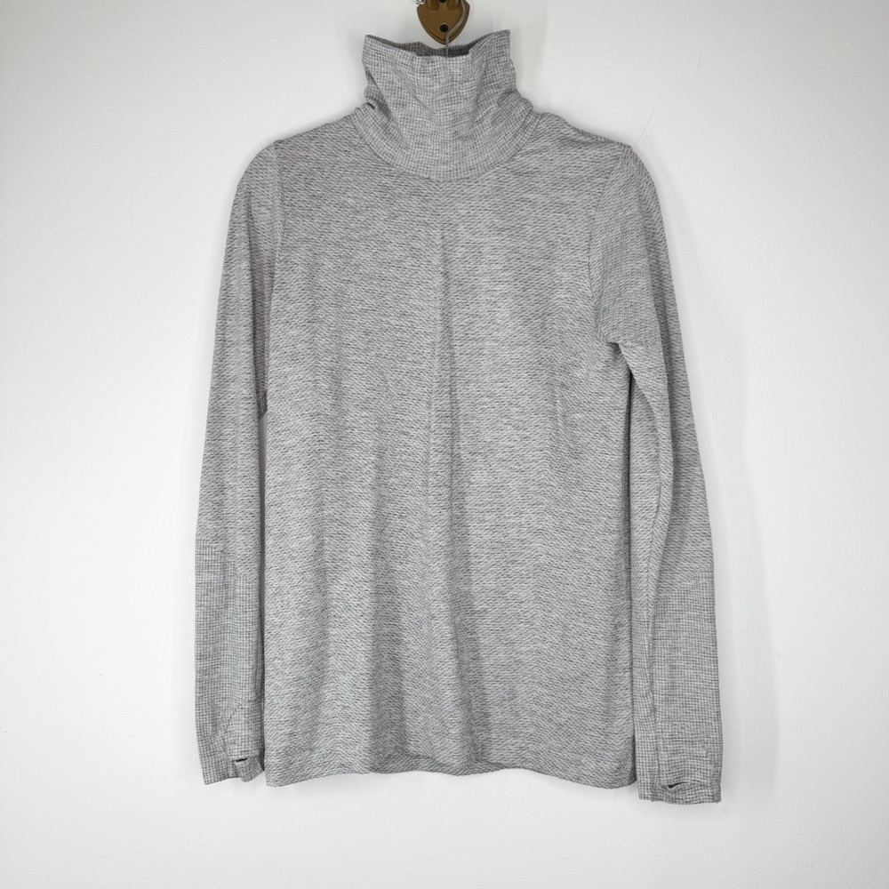 Athleta Gray Long Sleeve Turtle Neck Running Shirt Thumb Holes Women Size Large